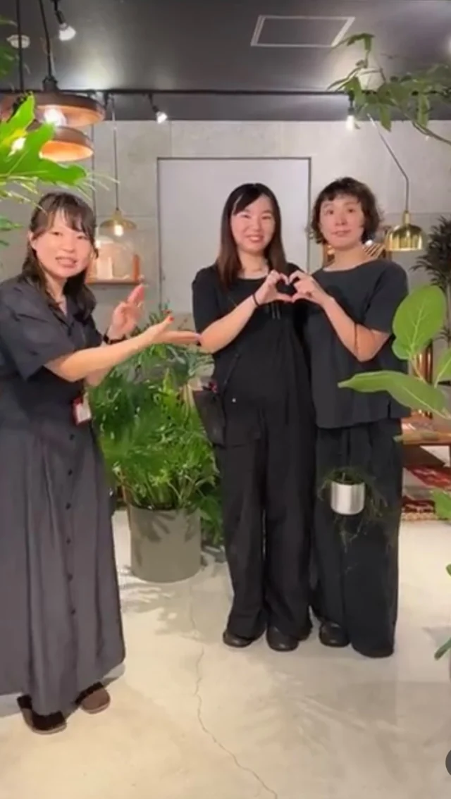 ･
･
【カオリンさん、マリさんと一緒に初めてのインスタライブ🌱💕】

こんにちは！ミゾブチ家具です🪑

本日は、SOLID5周年記念イベントとしてコラボさせていただいた、カオリンさん(@mugukao /@kaorin_satoko)の観葉植物をご紹介しました🌱

お手入れ方法やおすすめのセレクトなどをお話ししてくれています♪

グリーンがいっぱいで気分も上がります😆

ーーーーーーーーーーーーーーーーーーー
@solid.takamatsu
世代を超えて愛される家具
solid高松店の情報はこちらから

@ym_jutan
ミゾブチ家具の絨毯部
絨毯の情報はこちらから

@aruku.neko 
北欧ヴィンテージ家具
ヴィンテージの情報はこちらから
ーーーーーーーーーーーーーーーーーーー

#ミゾブチ家具 #solid高松 #香川県 #高松市 #香川の家 #インテリア #インテリアコーディネート #家具屋 #国産家具 #暮らしを楽しむ #新築 #マイホーム #おしゃれインテリア #リビング #インテリア家具 #リビングインテリア #interior #天然木 #木の家具 #インテリアショップ #北欧インテリア #香川家具屋 #香川家具 #観葉植物 #植物 #グリーン #カオリン #特別展示 #イベント