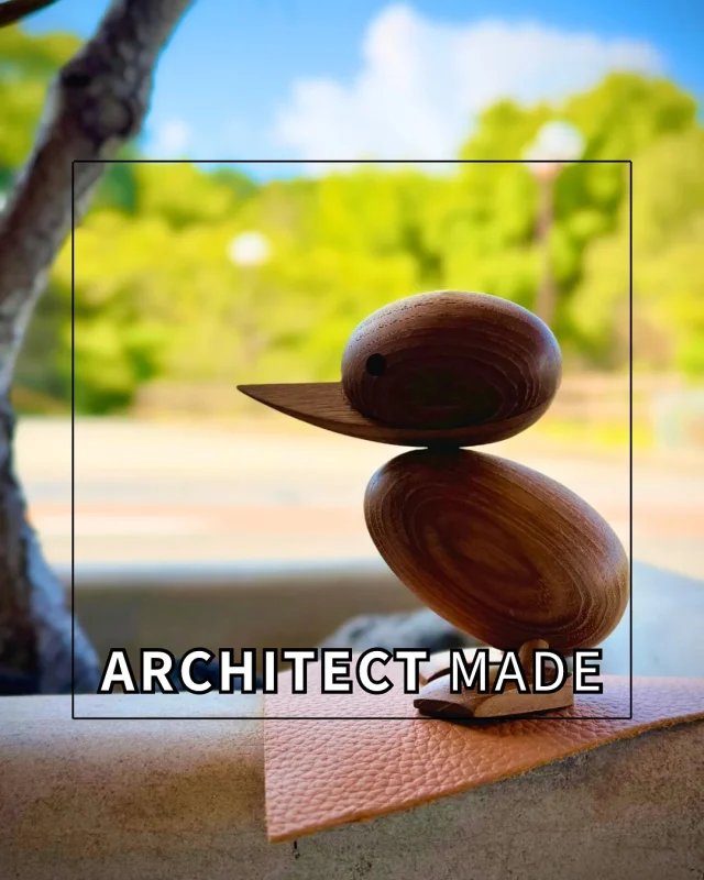 ･
･
【アーキテクトメイドのオブジェ】

こんにちは！ミゾブチ家具です🪑

このたび、可愛い小物たちが仲間入りしました✨

『長く愛されるために創られ、次世代に受け継ぐために生み出される』
 デンマークの巨匠である建築家さんたちがまだ有名になる前にデザインをした貴重なオブジェです！

卓越した職人技と3度にわたる品質管理の工程を経て作られており、どんなに長い年月が経とうとも見飽きることがありません。

何世代にも渡って受け継がれるために生み出されています♪

商品につきましては、DMもしくはお電話にてお問い合わせくださいませ🌱

ーーーーーーーーーーーーーーーーーーー
@solid.takamatsu
世代を超えて愛される家具
solid高松店の情報はこちらから

@ym_jutan
ミゾブチ家具の絨毯部
絨毯の情報はこちらから

@aruku.neko 
北欧ヴィンテージ家具
ヴィンテージの情報はこちらから
ーーーーーーーーーーーーーーーーーーー

#ミゾブチ家具 #香川県 #高松市 #香川の家 #インテリア #インテリアコーディネート #家具屋 #暮らし #天然木 #木の雑貨 #インテリアショップ #北欧インテリア #香川家具屋 #香川家具 #architectmade #アーキテクトメイド #デンマーク #オブジェ #小物雑貨 #小物 #雑貨 #デザイナー #建築家 #デザイン #アヒル #犬 #鳥 #フクロウ