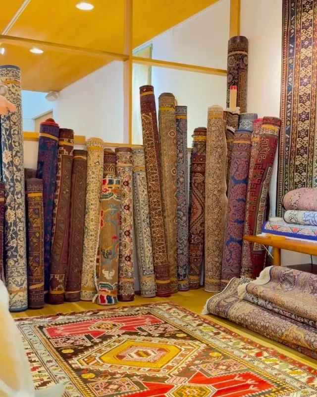 【ペルシャ絨毯＆トライバル絨毯展】

こんにちは！ミゾブチ家具です🪑

今年はじめての絨毯イベント、『ペルシャ絨毯＆トライバル絨毯展』を4月4日(土)から9日間開催します✨

格式ある美しさのペルシャ絨毯と、力強い個性が魅力のトライバル絨毯。
異なる文化から生まれた2つの魅力が揃いました！

人気のギャッベも、北欧ヴィンテージ家具とともにご覧いただけます♪

気に入った絨毯がお家に合うか心配…という方は、ご自宅までお持ちして実際にご確認いただける「お試し敷き無料サービス」もございます。

上質な一枚と出会う、絨毯展。
お家の印象を大きく変える、美しさと心地よさをぜひ店頭でご体感ください。
皆様のご来場を心よりお待ちしております。

【ペルシャ絨毯＆トライバル絨毯展】
期間：2026年4月4日(土)〜4月12日(日)
※ 期間中無休

ーーーーーーーーーーーーーーーーーーー
@mizobuchikagu
飛騨の家具
学習デスク情報はこちらから

@ym_jutan
ミゾブチ家具の絨毯部
絨毯の情報はこちらから

@aruku.neko 
北欧ヴィンテージ家具
ヴィンテージの情報はこちらから
ーーーーーーーーーーーーーーーーーーー

#ミゾブチ家具
#ペルシャ絨毯
#トライバル絨毯
#ギャッベ
#絨毯展